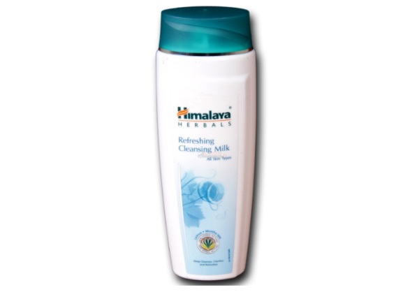 Himalaya Herbals Refreshing Cleansing Milk